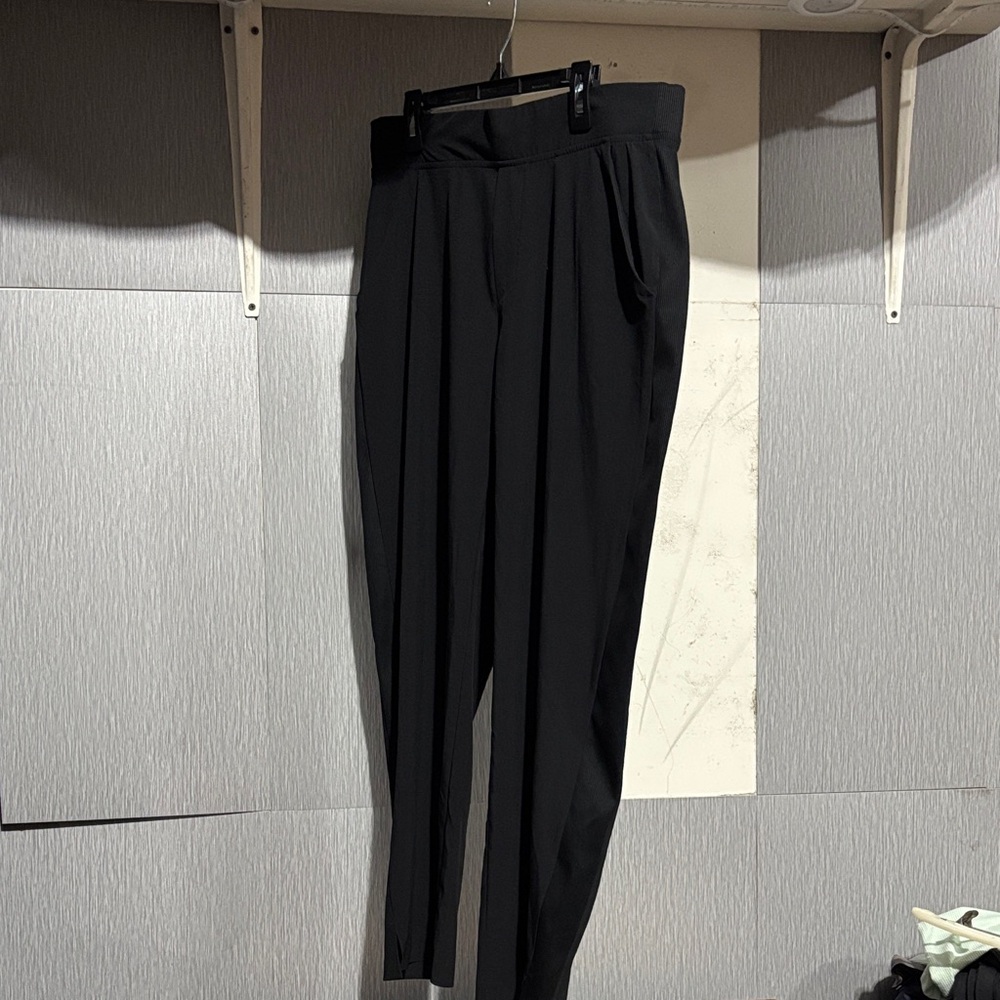 ATHLETA STRAIGHT LEG JOGGERS